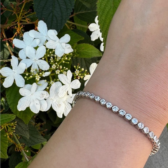 Bezel Tennis Bracelet BRAND NEW - Picture 1 of 3